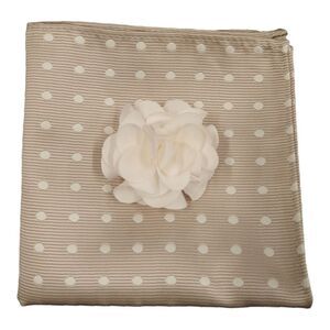 MEN'S ALLURE  POCKET SQUARE WITH CONTRASTING LAPEL FLOWER.